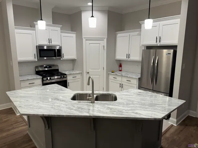 $335,000 | 10606 Highland Lakes Drive, Denham Springs, LA 70726