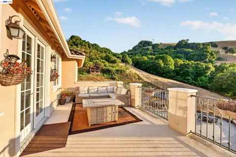 $3,849,000 | 200 Cliffecastle Court, San Ramon, CA 94583