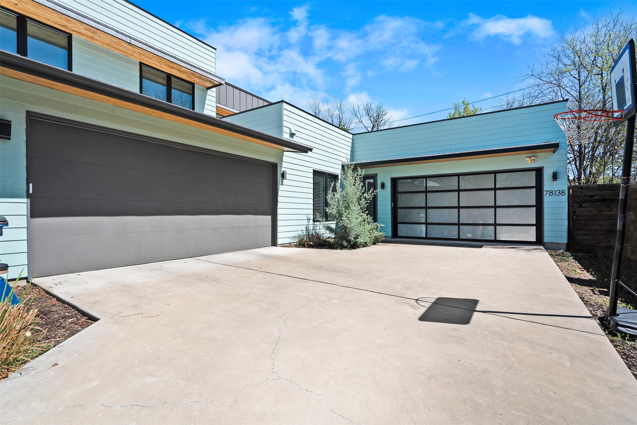 7813 Mullen Drive, Unit B Austin, TX 78757 - Photo 3 of 36 a house with a outdoor space