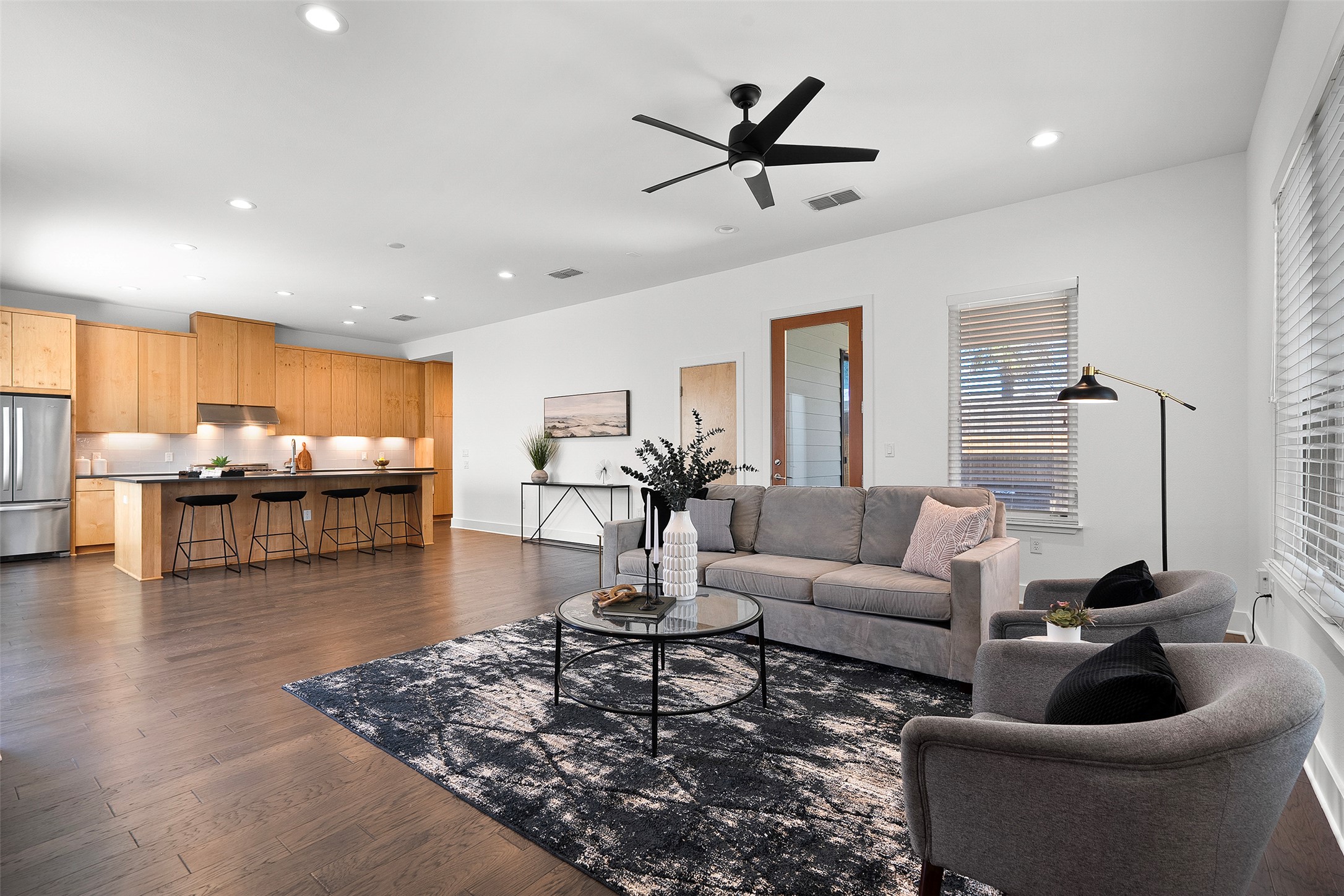 7813 Mullen Drive, Unit B Austin, TX 78757 - Photo 4 of 36 a living room with furniture and kitchen view