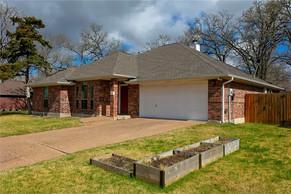 $355,000 | 2905 Mirrormere Circle, Bryan, TX 77807