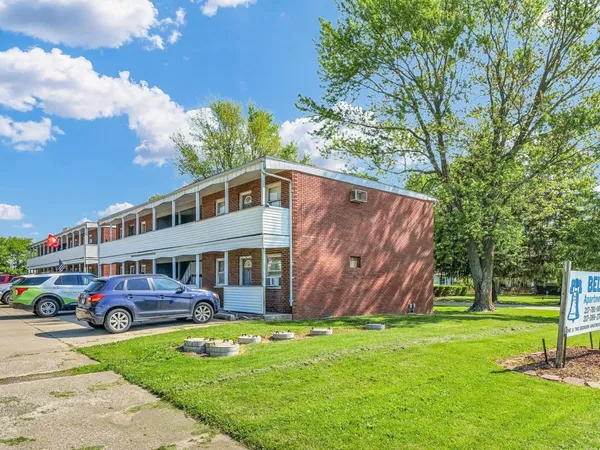 $685,000 | 1942 County Road 3000 North, Rantoul, IL 61866