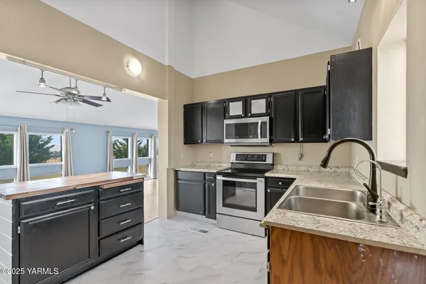 $449,000 | 180 Hi Valley View Street, Yakima, WA 98901