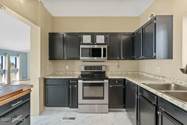 $449,000 | 180 Hi Valley View Street, Yakima, WA 98901