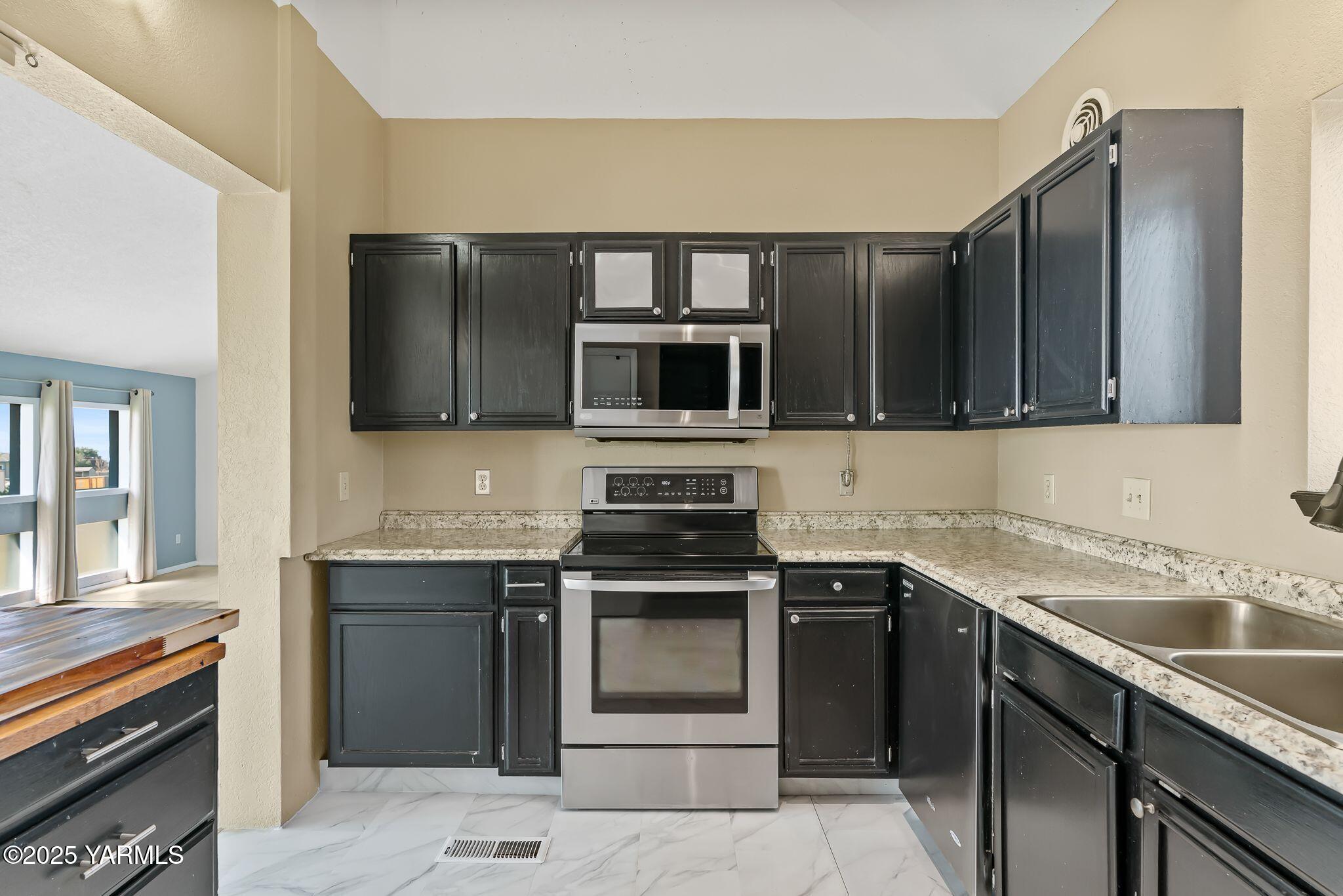 180 Hi Valley View Street Yakima, WA 98901 - Photo 14 of 44 180 Hi Valley View St-12