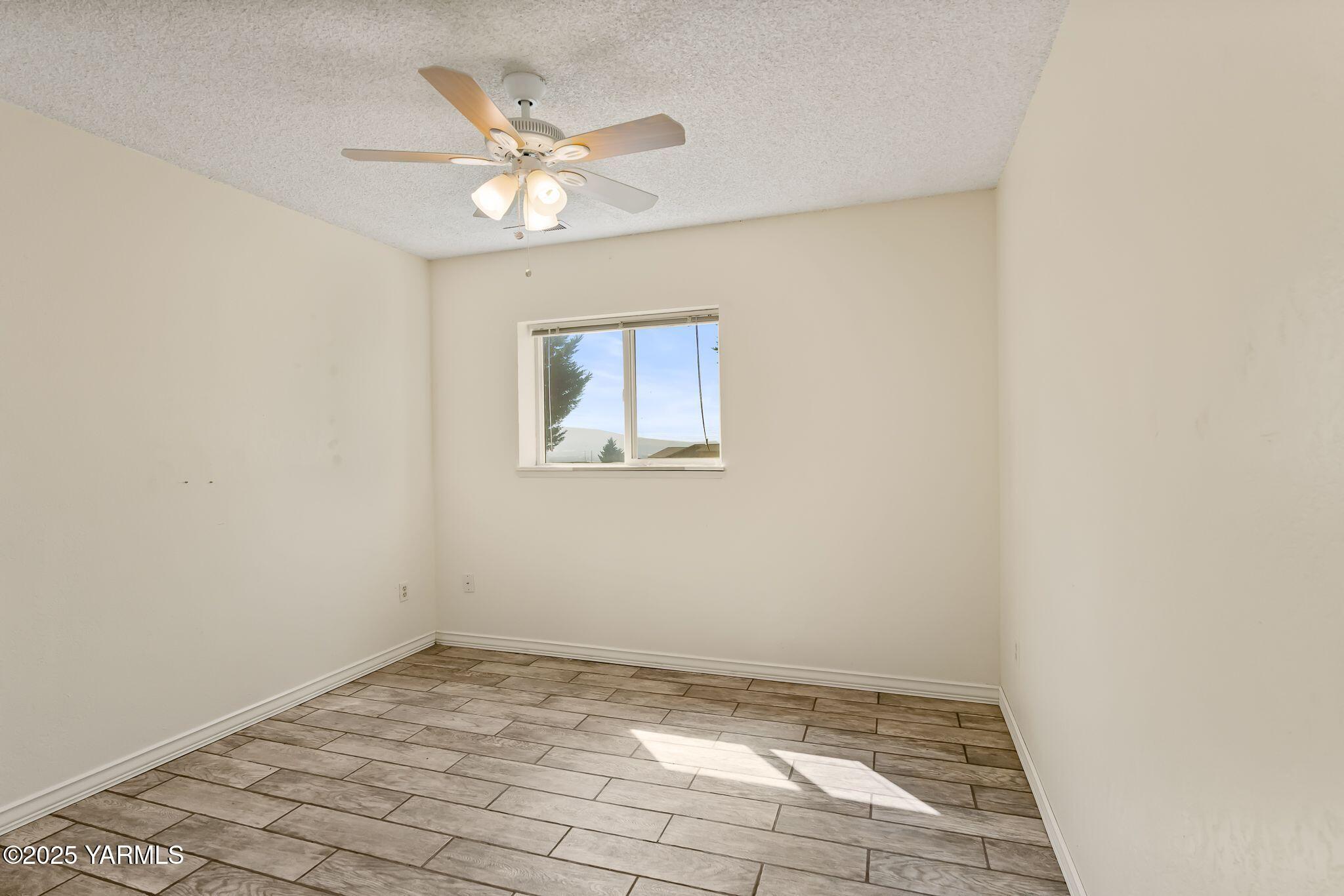 180 Hi Valley View Street Yakima, WA 98901 - Photo 18 of 44 180 Hi Valley View St-16