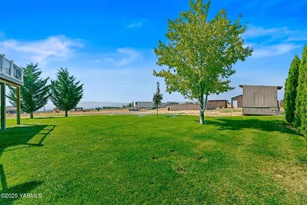 $449,000 | 180 Hi Valley View Street, Yakima, WA 98901