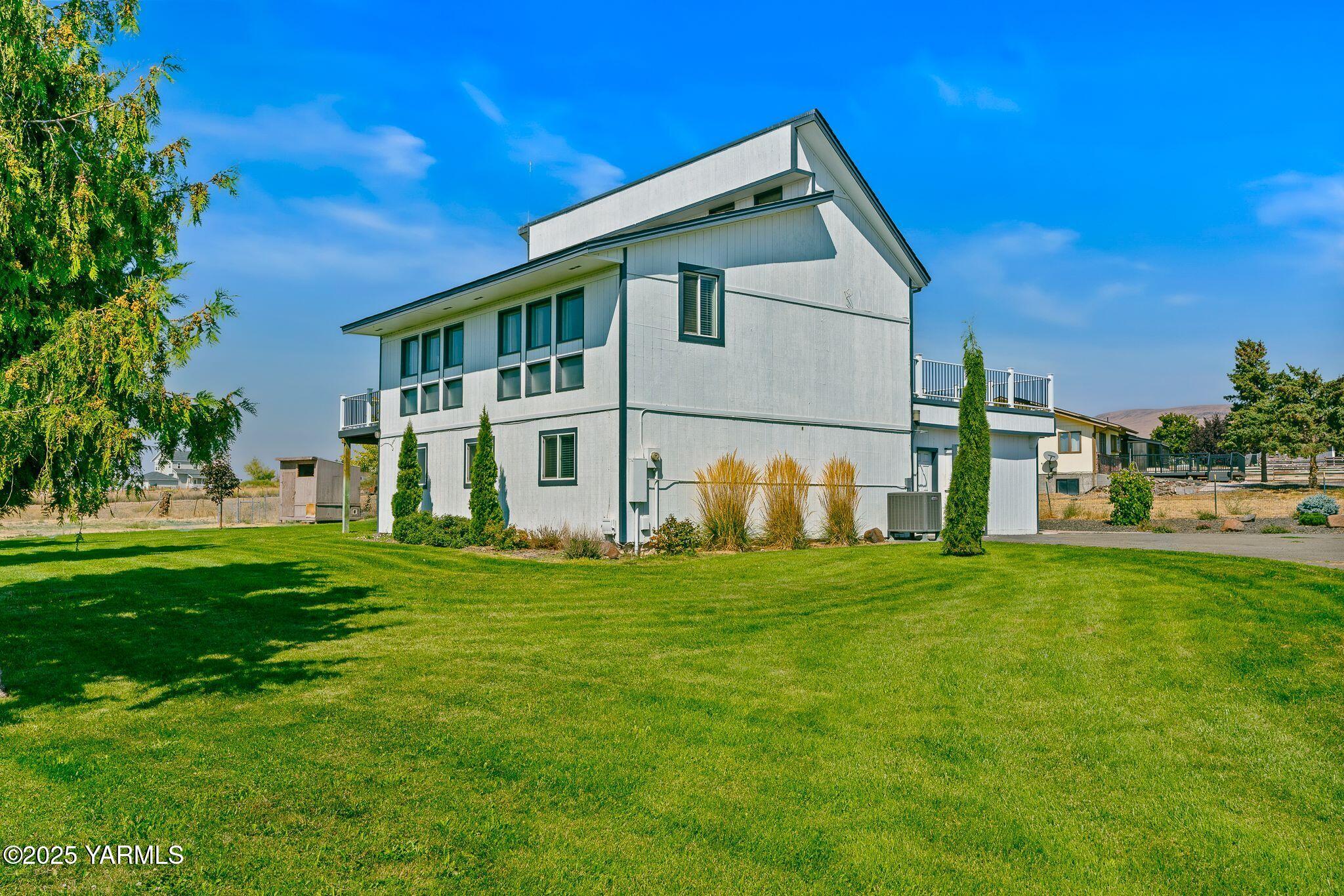 180 Hi Valley View Street Yakima, WA 98901 - Photo 3 of 44 180 Hi Valley View St-1