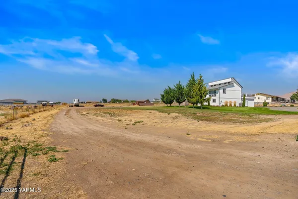 $449,000 | 180 Hi Valley View Street, Yakima, WA 98901