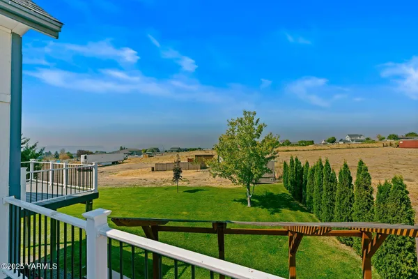 $449,000 | 180 Hi Valley View Street, Yakima, WA 98901