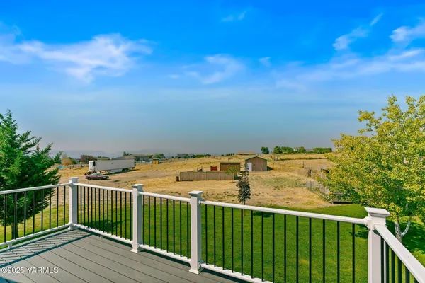 $449,000 | 180 Hi Valley View Street, Yakima, WA 98901
