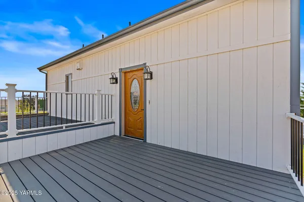 $449,000 | 180 Hi Valley View Street, Yakima, WA 98901