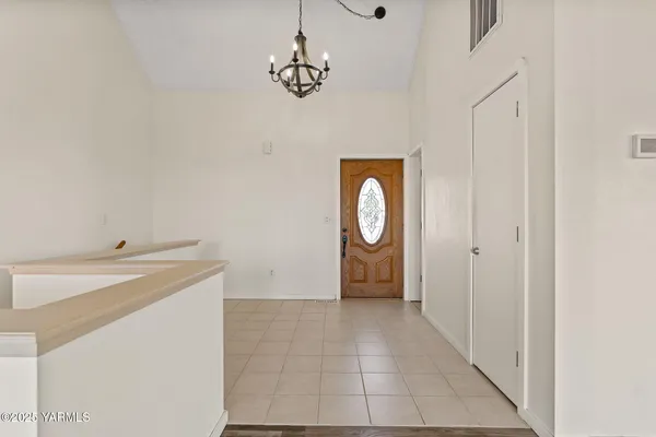 $449,000 | 180 Hi Valley View Street, Yakima, WA 98901