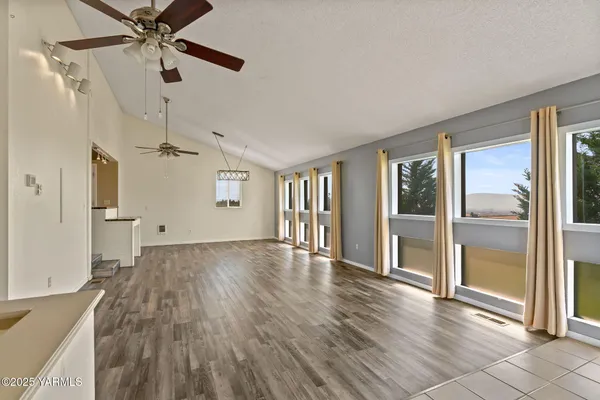 $449,000 | 180 Hi Valley View Street, Yakima, WA 98901