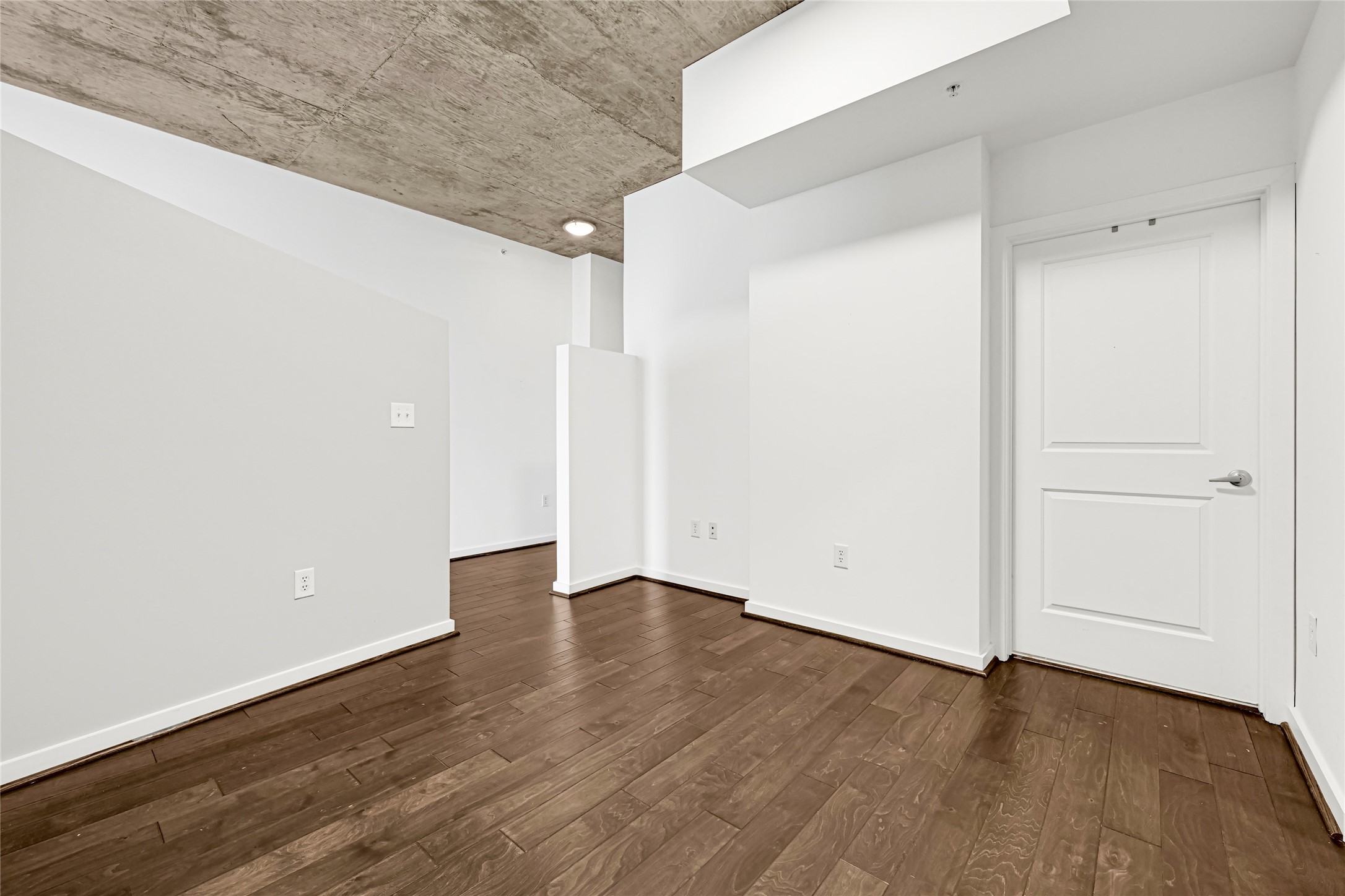 5925 Almeda Road, Unit 12403 Houston, TX 77004 - Photo 11 of 20 a view of an empty room with wooden floor