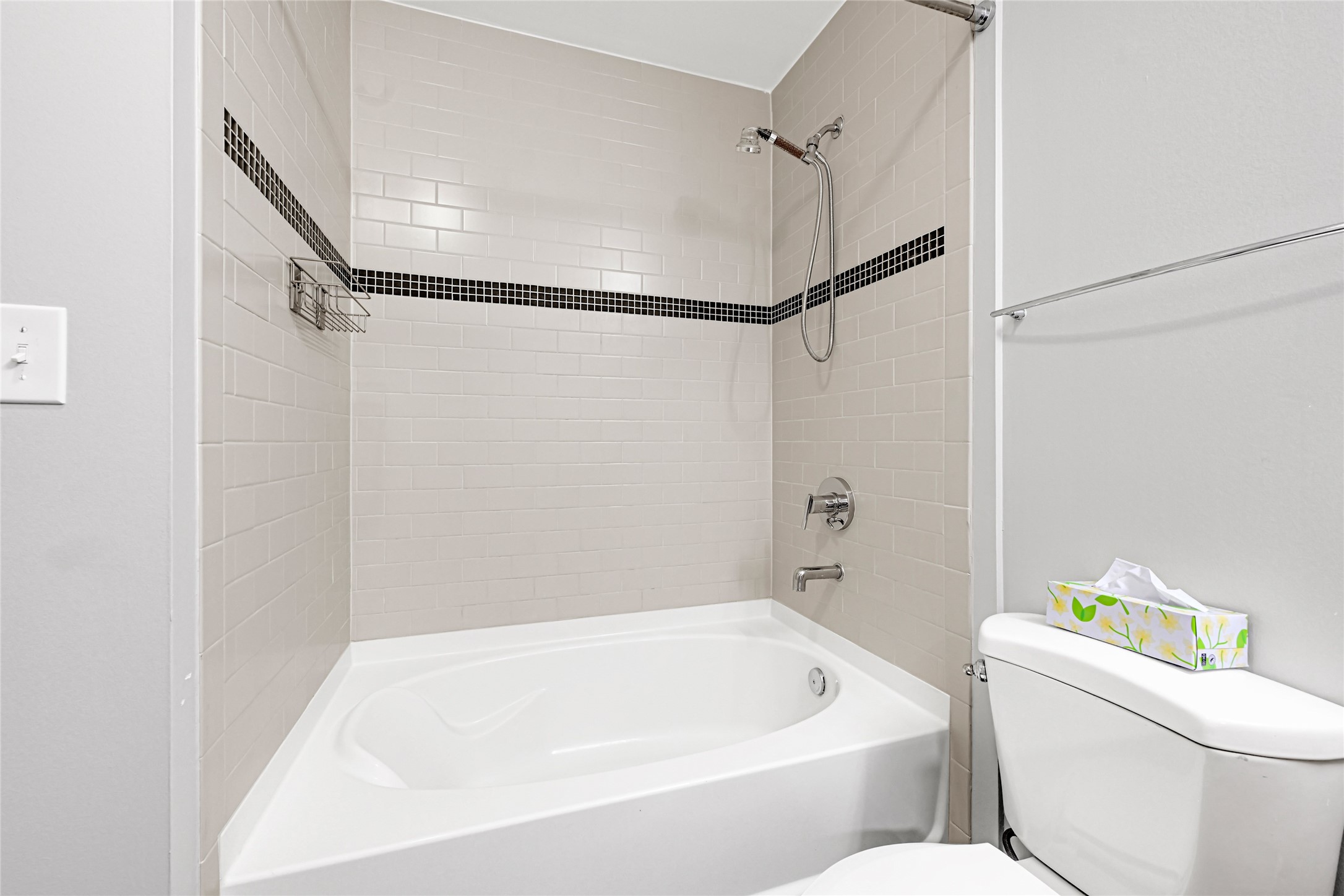 5925 Almeda Road, Unit 12403 Houston, TX 77004 - Photo 13 of 20 a bathroom with a bathtub and a shower