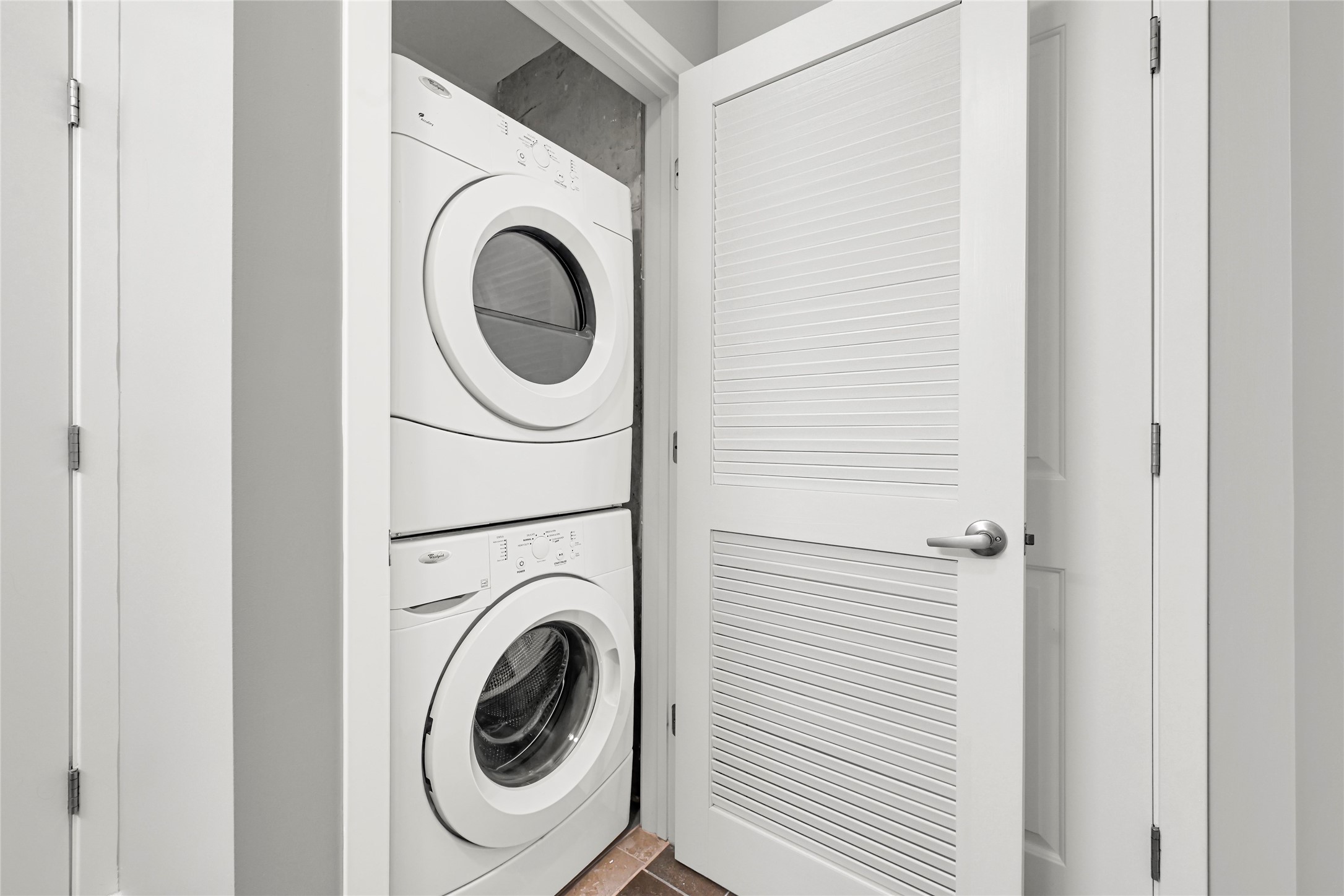 5925 Almeda Road, Unit 12403 Houston, TX 77004 - Photo 15 of 20 a utility room with dryer and washer