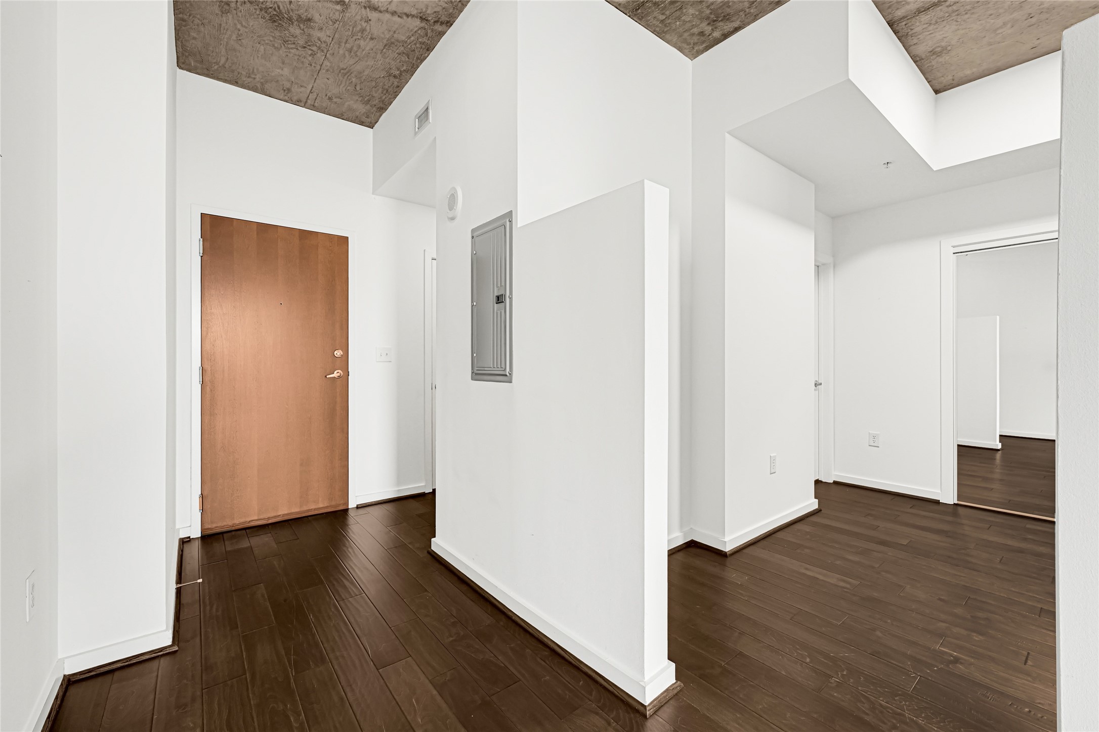 5925 Almeda Road, Unit 12403 Houston, TX 77004 - Photo 16 of 20 a view of a hallway with wooden floor