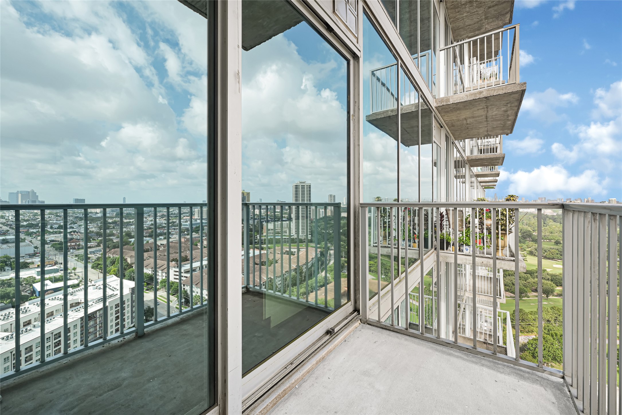 5925 Almeda Road, Unit 12403 Houston, TX 77004 - Photo 20 of 20 a view of a balcony