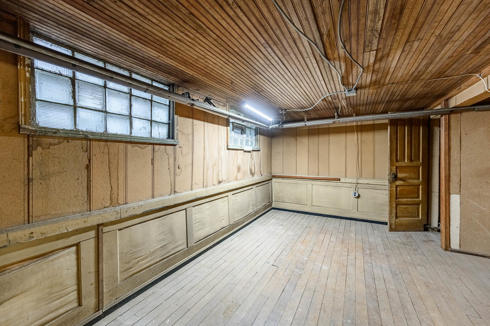 207 North Main Street Lombard, IL 60148 - Photo 11 of 15 a view of an empty room