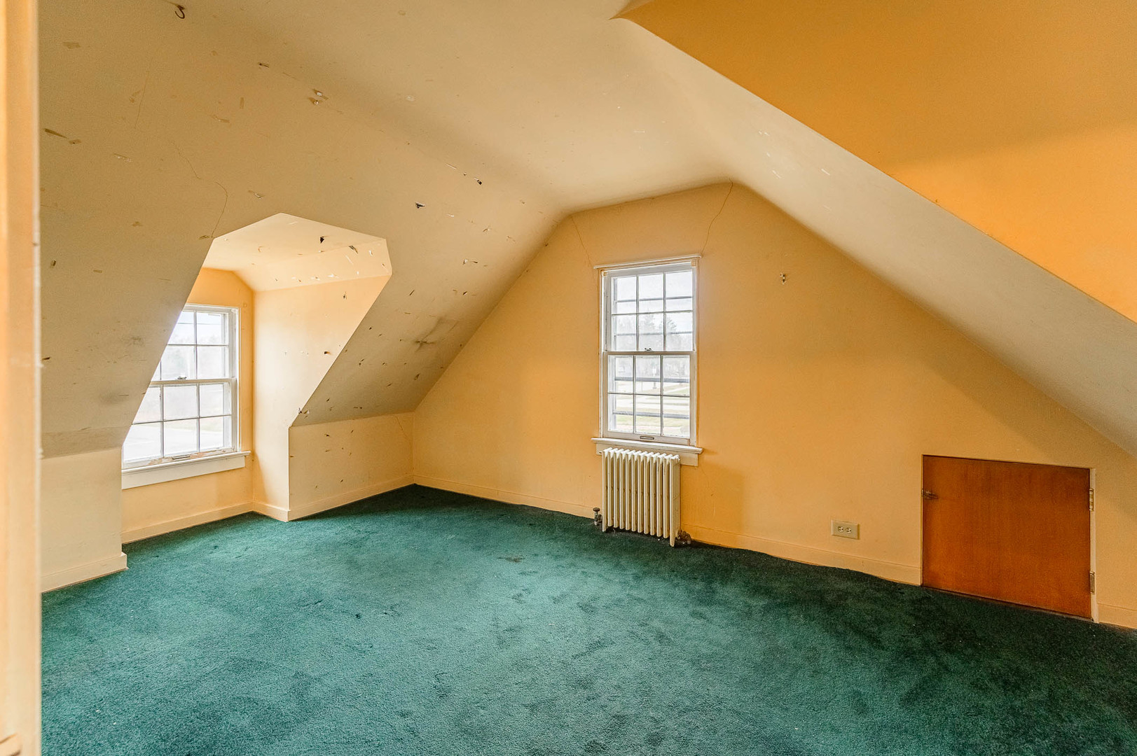 207 North Main Street Lombard, IL 60148 - Photo 13 of 15 a view of an empty room with a window