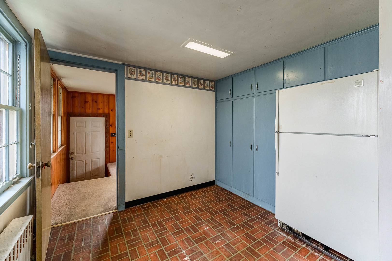 207 North Main Street Lombard, IL 60148 - Photo 7 of 15 a view of an empty room