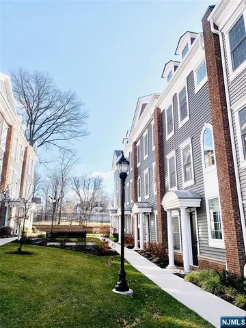 $5,400 | 33 Parkside Lane, Unit 33, Teaneck, NJ 07666
