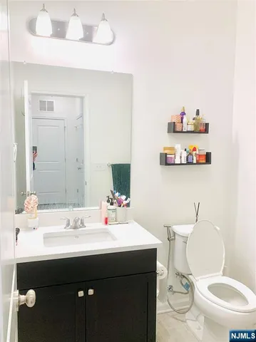 $5,400 | 33 Parkside Lane, Unit 33, Teaneck, NJ 07666