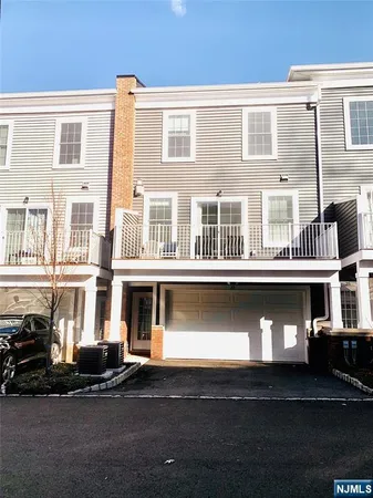 $5,400 | 33 Parkside Lane, Unit 33, Teaneck, NJ 07666
