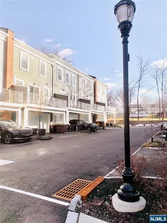 $5,400 | 33 Parkside Lane, Unit 33, Teaneck, NJ 07666