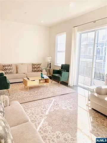 $5,400 | 33 Parkside Lane, Unit 33, Teaneck, NJ 07666