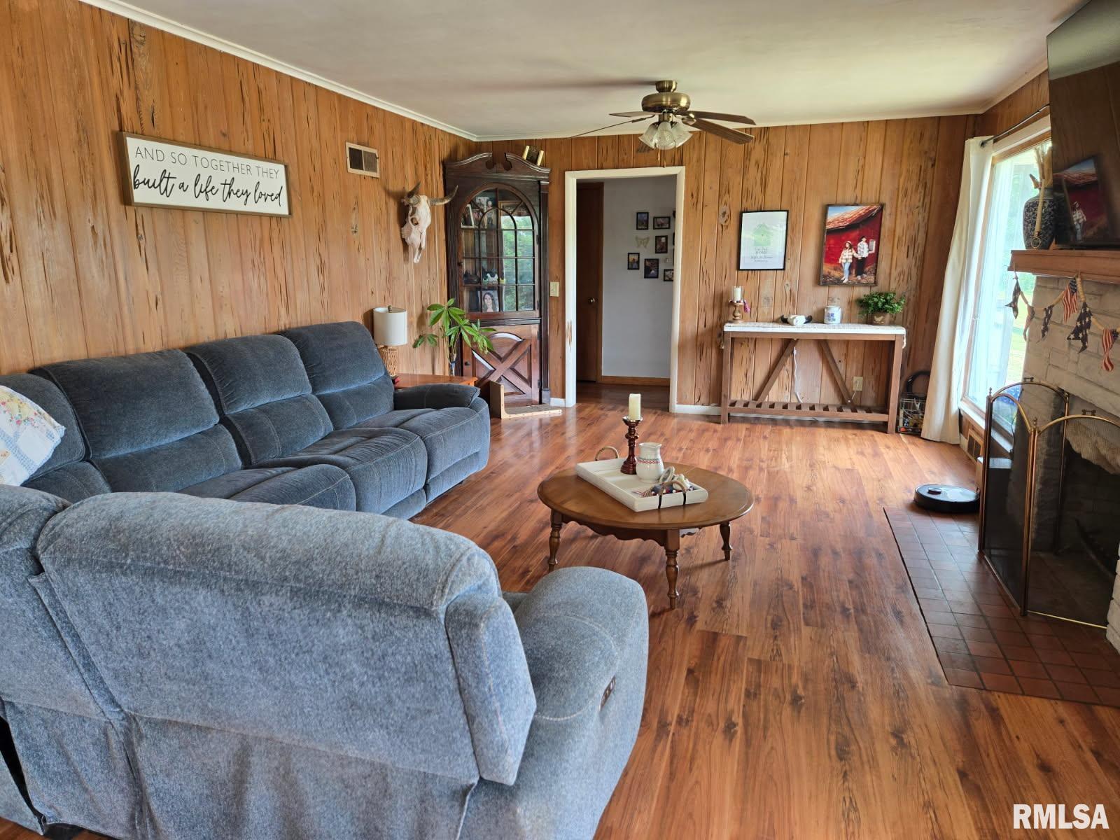 23544 North Urish Road Canton, IL 61520 - Photo 2 of 36