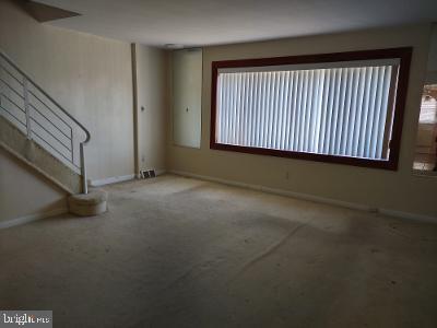1733 Fox Chase Road Philadelphia, PA 19152 - Photo 4 of 22 Living Room