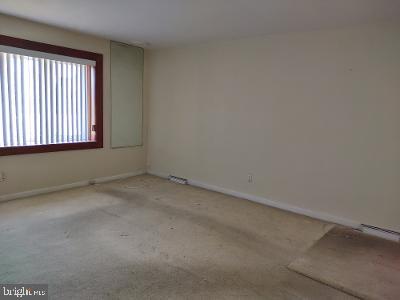 1733 Fox Chase Road Philadelphia, PA 19152 - Photo 5 of 22 Living Room