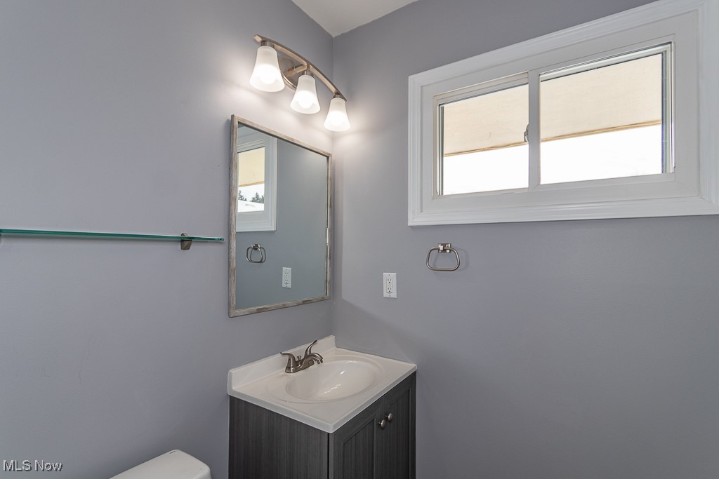 7996 Munson Road Mentor, OH 44060 - Photo 18 of 33 Bathroom featuring vanity