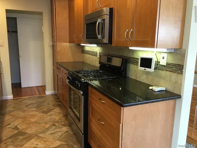 $2,700 | 81 Kearsing Parkway, Unit B, Spring Valley, NY 10952