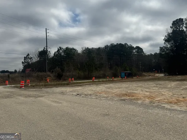 a view of a parking area