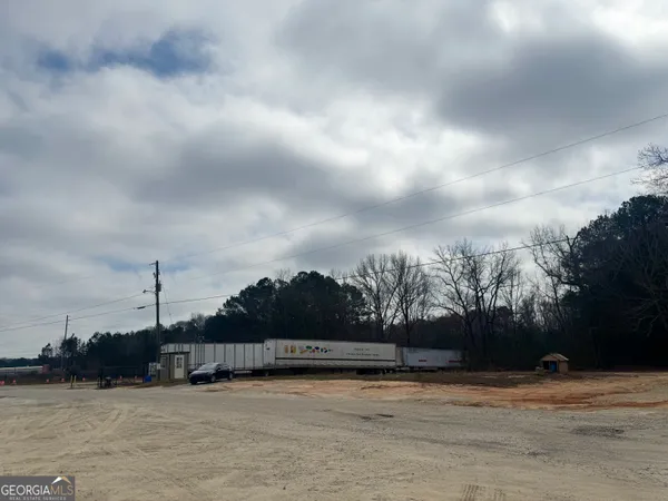 a view of a yard