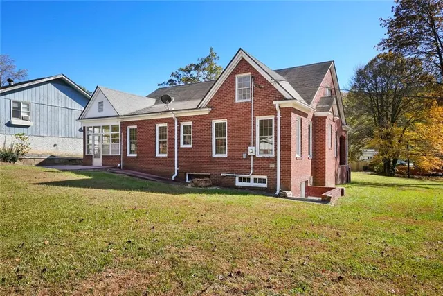 front view of house with a yard