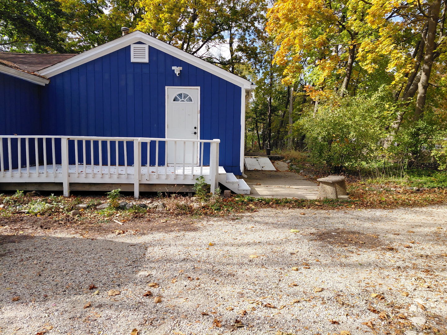a view of a backyard of the house