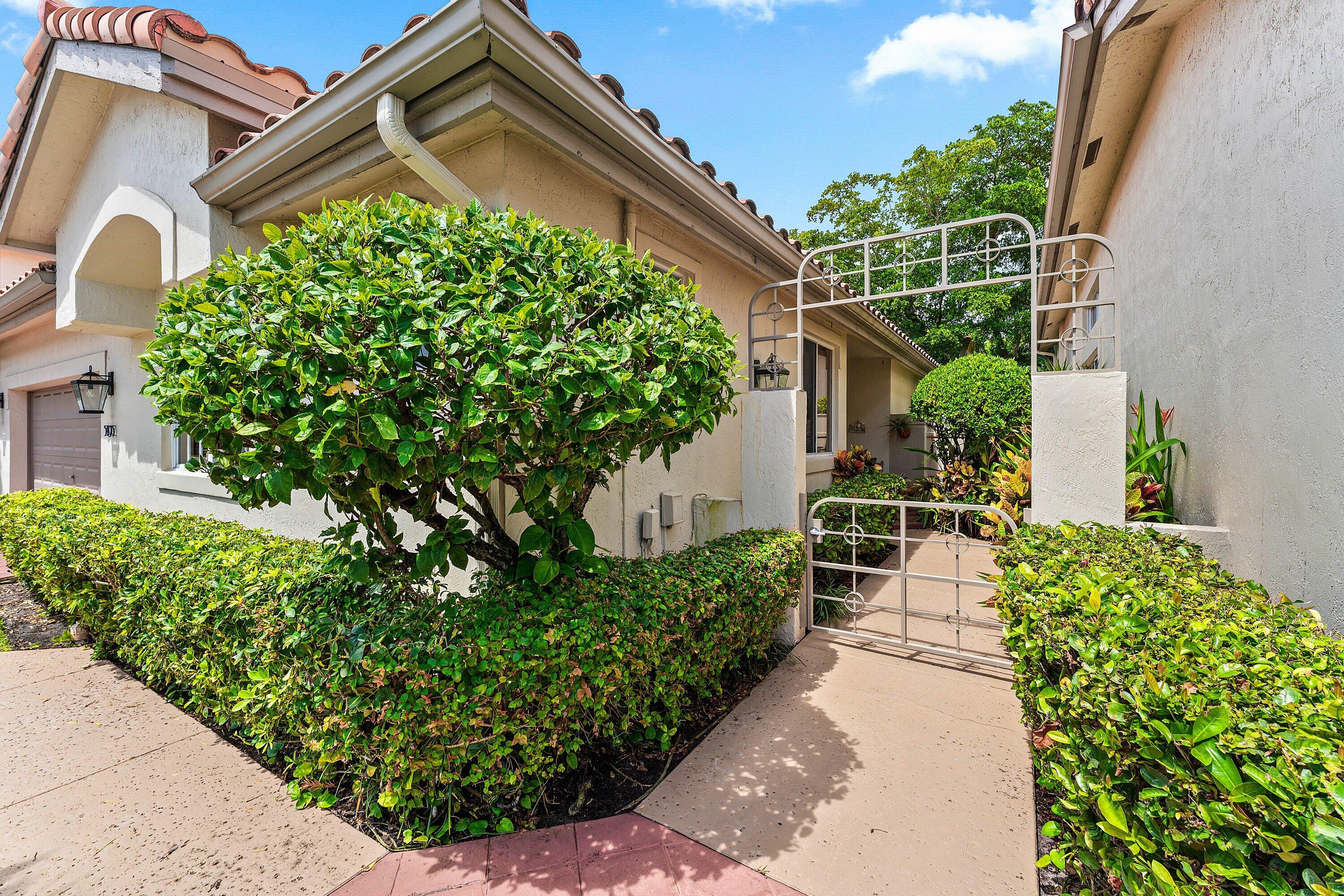 5195 Northwest 25th Way Boca Raton, FL 33496 - Photo 4 of 62 004-5195Northwest25thWay-BocaRaton-FL-33