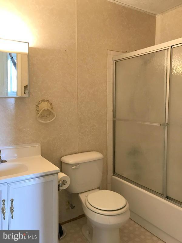 292 North Hayfield Road Winchester, VA 22603 - Photo 13 of 17 Bath