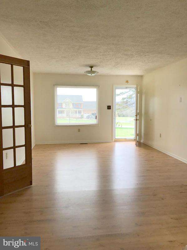 292 North Hayfield Road Winchester, VA 22603 - Photo 7 of 17 Living Room