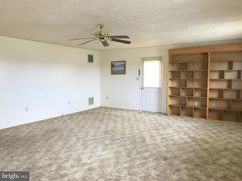 292 North Hayfield Road Winchester, VA 22603 - Photo 8 of 17 Family Room
