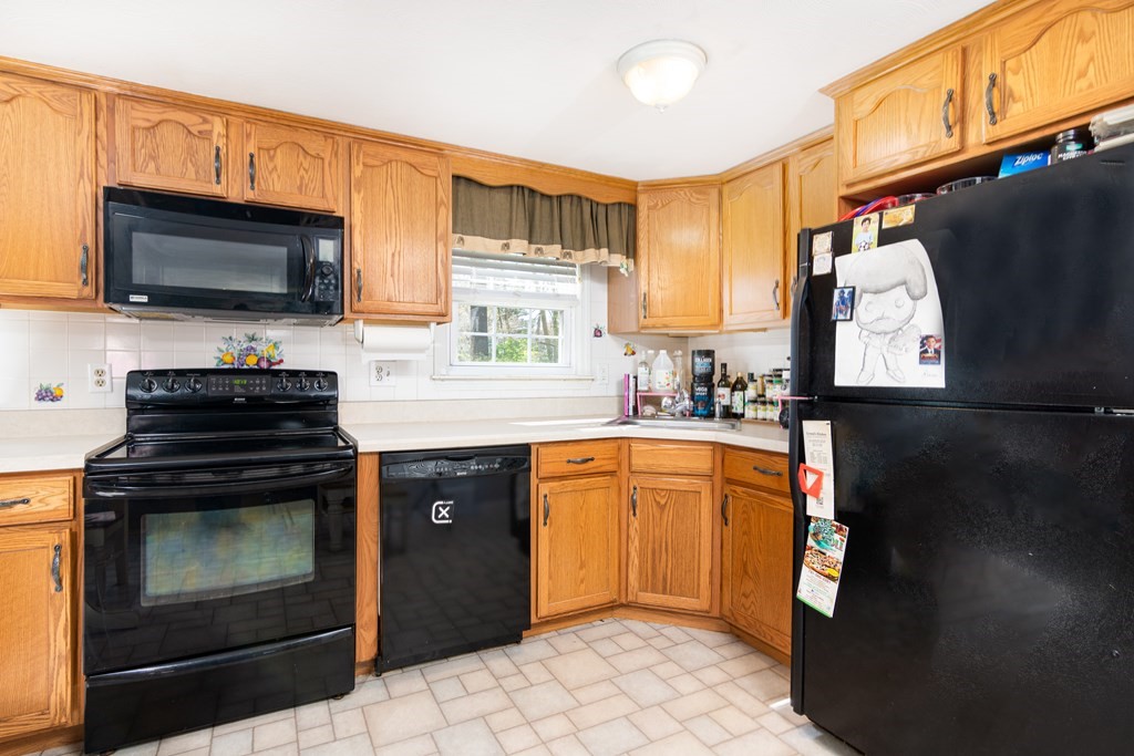 27 Buttonwood Road Halifax, MA 02338 - Photo 8 of 25 Gallery Image 8