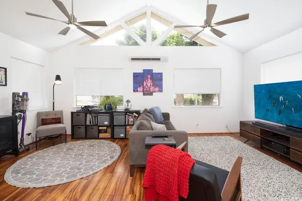 $1,100,000 | 94-689 Lumiaina Street, Waipahu, HI 96797