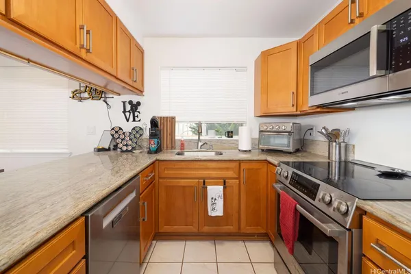 $1,100,000 | 94-689 Lumiaina Street, Waipahu, HI 96797