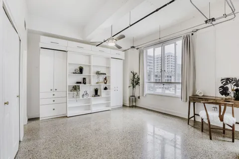 a picture of a wall with a rug