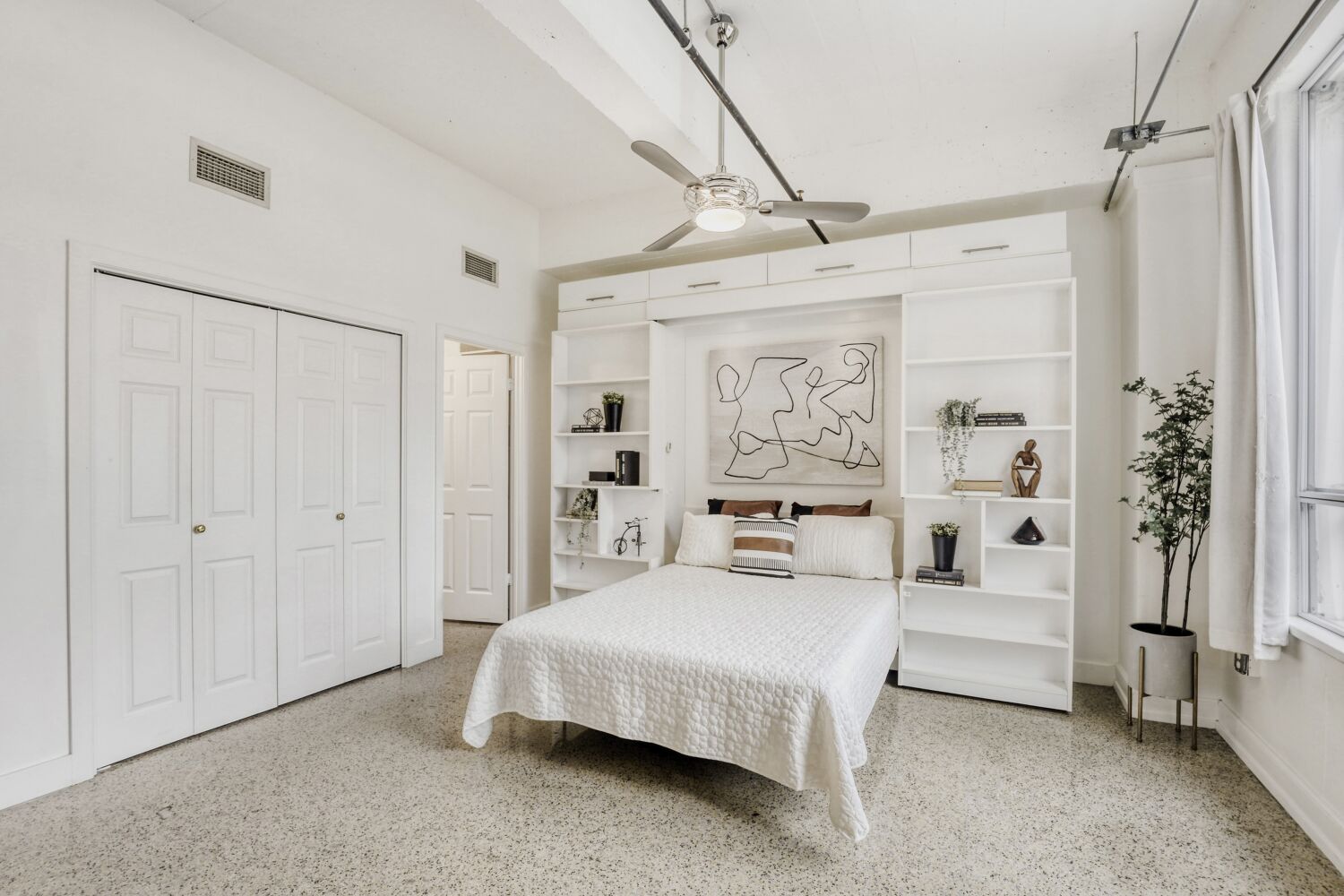 710 Colorado Street, Unit 4G Austin, TX 78701 - Photo 17 of 39 a spacious bedroom with a bed a table and a closet