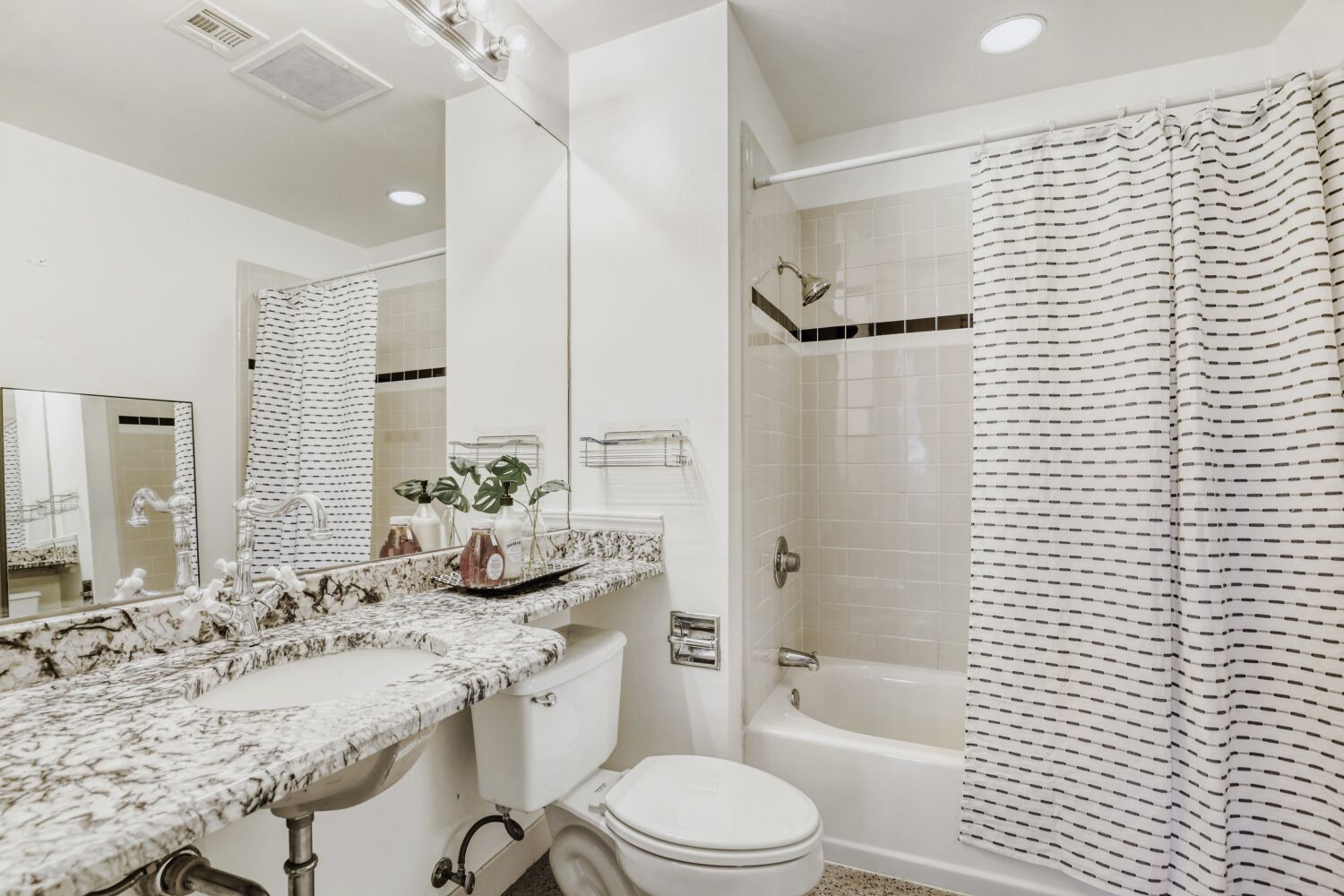 710 Colorado Street, Unit 4G Austin, TX 78701 - Photo 19 of 39 The full bathroom comes with a shower/tub combo surrounded in tile backsplash.